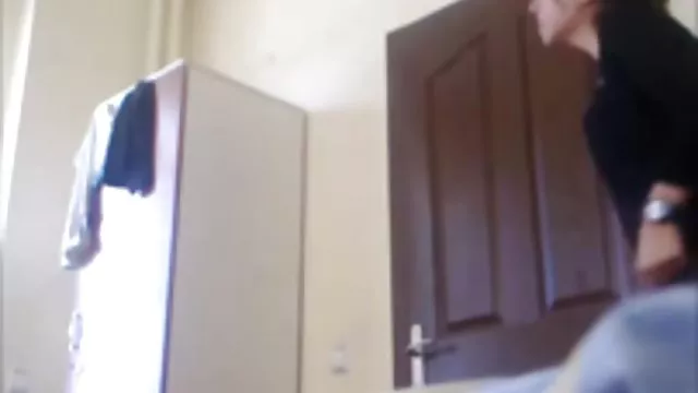 أفضل الاباحية أي تسجيل امرأة تمتص مقطع فيديو سكس عربي مصري ويقفز